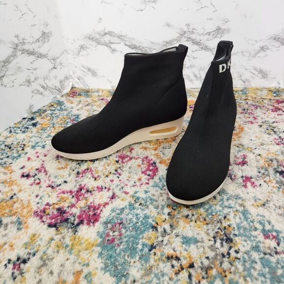 DKNY Black & White Slip On Sock Style Wedge Booties Size 9m - Picture 2 of 11